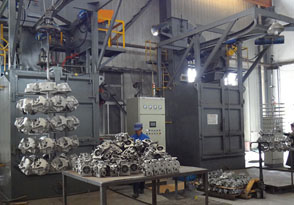 常平華祥機械吊鉤式拋丸作業現場